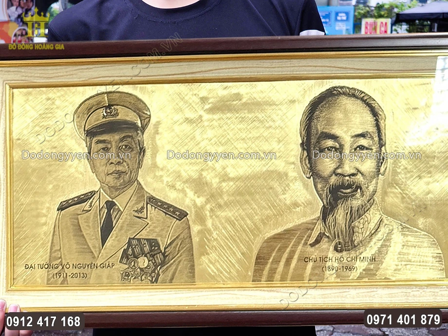 H&igrave;nh ảnh B&aacute;c Hồ, B&aacute;c Gi&aacute;p được l&agrave;m xước tr&ecirc;n đồng v&agrave;ng nguy&ecirc;n tấm d&agrave;y dặn